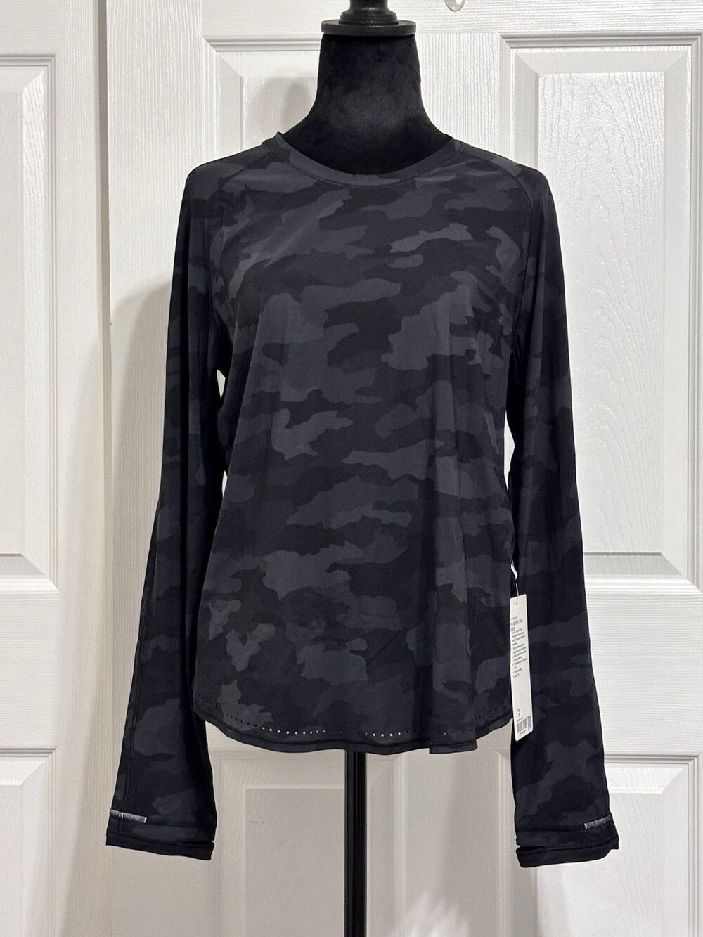 Lululemon Women's Rise And Run  Athletic Black Camouflage Long Sleeve Top 10